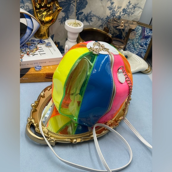 🆕 BETSEY JOHNSON 🧿 NWOT Havin A Ball Beach Ball Novelty Kitsch Crossbody Bag - Picture 7 of 16